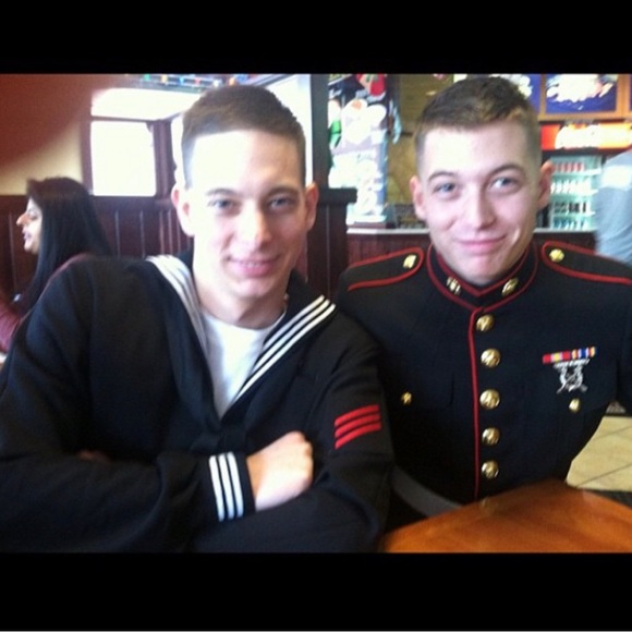 💎MEET THE POSHER💎 Bestdressed995 - Picture 4 of 16